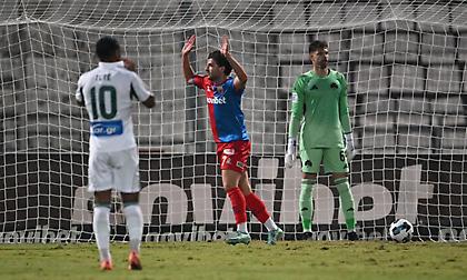 Με φοβερή κεφαλιά του Λάμπρου ο Βόλος άνοιξε το σκορ - Δεν το πανηγύρισε ο πρώην παίκτης του Παναθηναϊκού