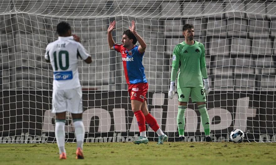 Με φοβερή κεφαλιά του Λάμπρου ο Βόλος άνοιξε το σκορ - Δεν το πανηγύρισε ο πρώην παίκτης του Παναθηναϊκού