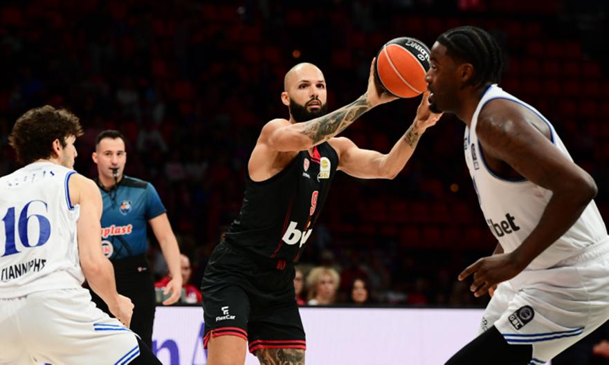 Η εντός έδρας αναμέτρηση των «ερυθρόλευκων» με τους Θεσσαλονικείς: Ολυμπιακός-Ηρακλής (4η περίοδος)