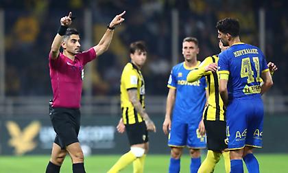 Το γκολ του Γιόβιτς που ακυρώθηκε μέσω VAR για φάουλ στον Μαυρία