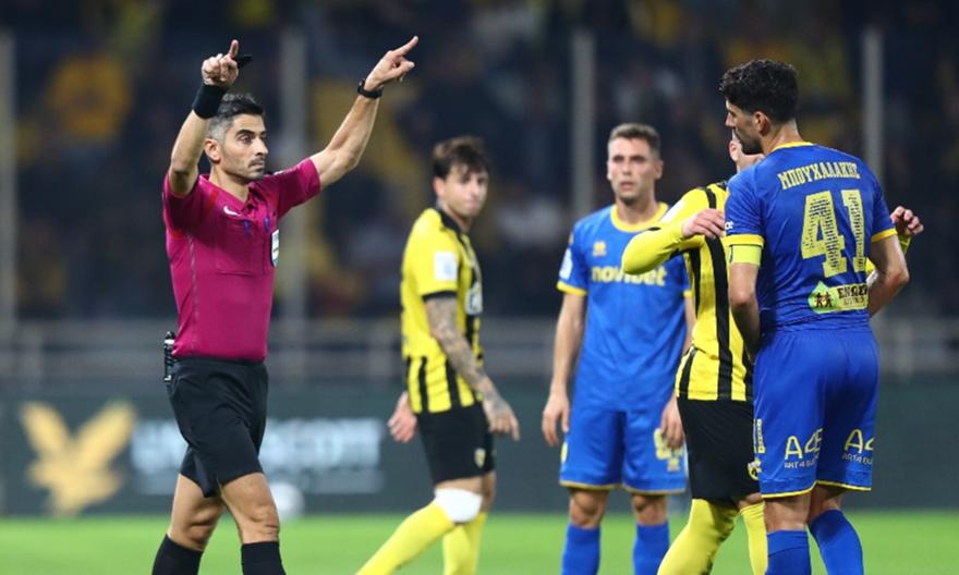 Το γκολ του Γιόβιτς που ακυρώθηκε μέσω VAR για φάουλ στον Μαυρία