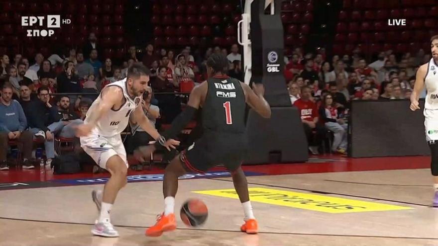 Η απίθανη «ποδιά» του Μωραΐτη στον Νιλικίνα