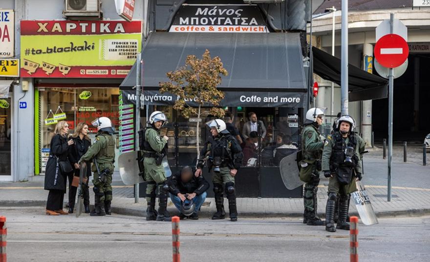 Δίκη Άλκη Καμπανού: Αναβάλλεται το Εφετείο – Δύο συλλήψεις για τα επεισόδια
