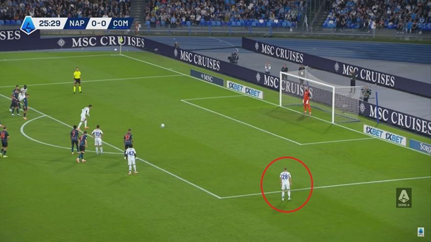 Η πρωτότυπη κίνηση του Φάμπρεγας στα πέναλτι της Κόμο για πιθανό… ριμπάουντ σε χαμένη εκτέλεση!