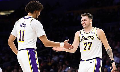 Ασταμάτητοι Λέικερς με τριπλό Ντόντσιτς