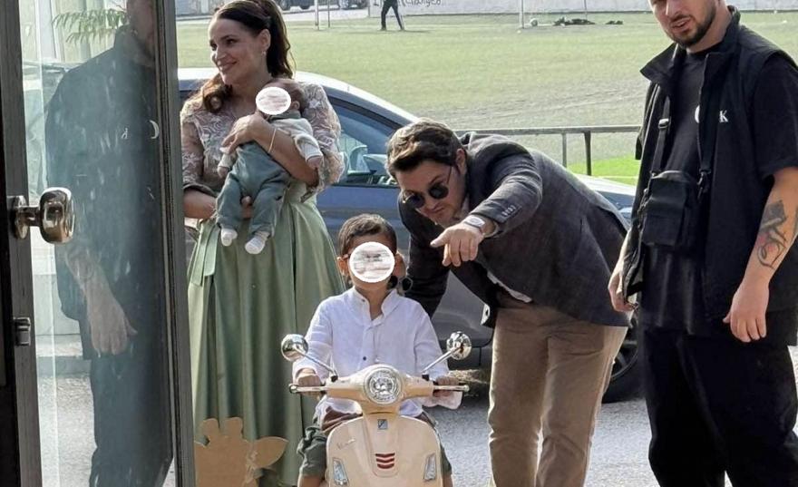 Απέργης-Νικοδήμα: Η είσοδος των παιδιών τους με βέσπα στο πάρτι μετά τη βάφτιση και ο διάσημος νονός