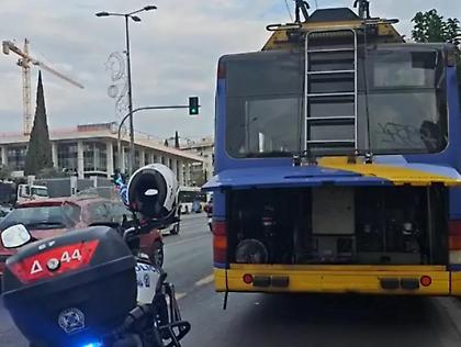 Φωτιά σε τρόλεϊ στο κέντρο της Αθήνας - Προβλήματα σε Αρδηττού-Β. Κωνσταντίνου-Β. Σοφίας