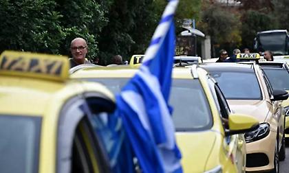Απεργία ταξί: Ξεκίνησε η αυτοκινητοπομπή προς το υπ. Μεταφορών - Τι λέει ο πρόεδρος του ΣΑΤΑ