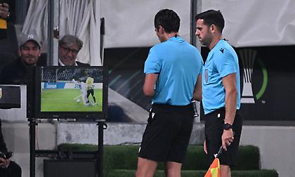 Πέναλτι-εφεύρεση του Μουνουέρα κατά της ΑΕΚ και προβάδισμα της Σάμροκ Ρόβερς!