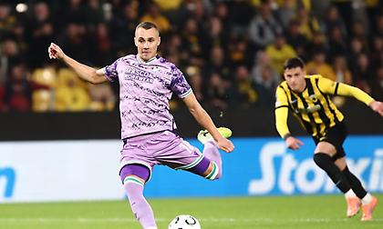 Μπερκ: «Έπρεπε να αμυνθούμε πολύ κόντρα στην ΑΕΚ - Μου έστειλε φωτογραφίες με τα λέιζερ στο πρόσωπό μου ο πατέρας μου»