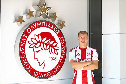 Επίσημο: Ανανέωσε με Ολυμπιακό ο Κοστίνια