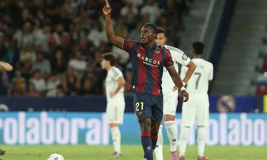 Μπαρτσελόνα, Ρεάλ Μαδρίτης και Γιουνάιτεντ για το αστέρι της Λεβάντε