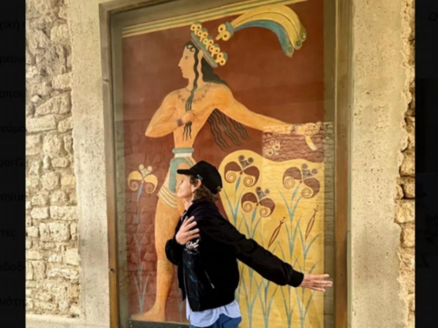 «Πού είμαι;»: Ο Μικ Τζάγκερ φωτογραφήθηκε στην Κνωσσό μαζί με τον Πρίγκιπα με τα Κρίνα