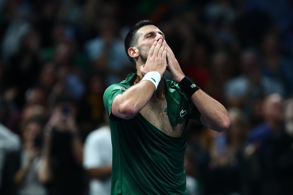 Τζόκοβιτς: Τρελάθηκε και έσκισε την μπλούζα του μέσα σε γενικό παροξυσμό