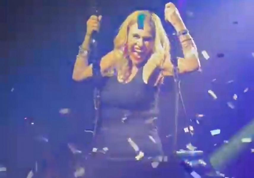 Τζένη Μπότση: Έγινε η Dancing Queen χθες βράδυ στο Shamone και αποθεώθηκε