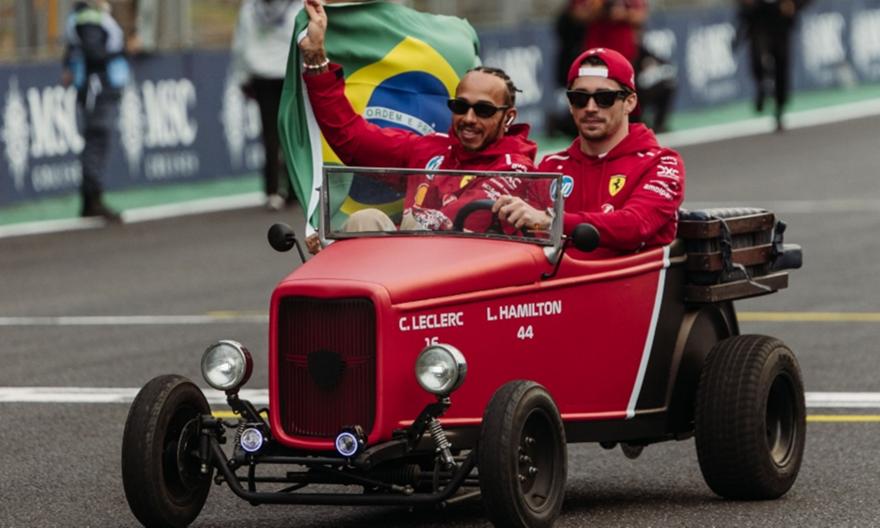 Τα εντυπωσιακά vintage αυτοκινητάκια έκλεψαν τις εντυπώσεις στην παρέλαση του GP Βραζιλίας!