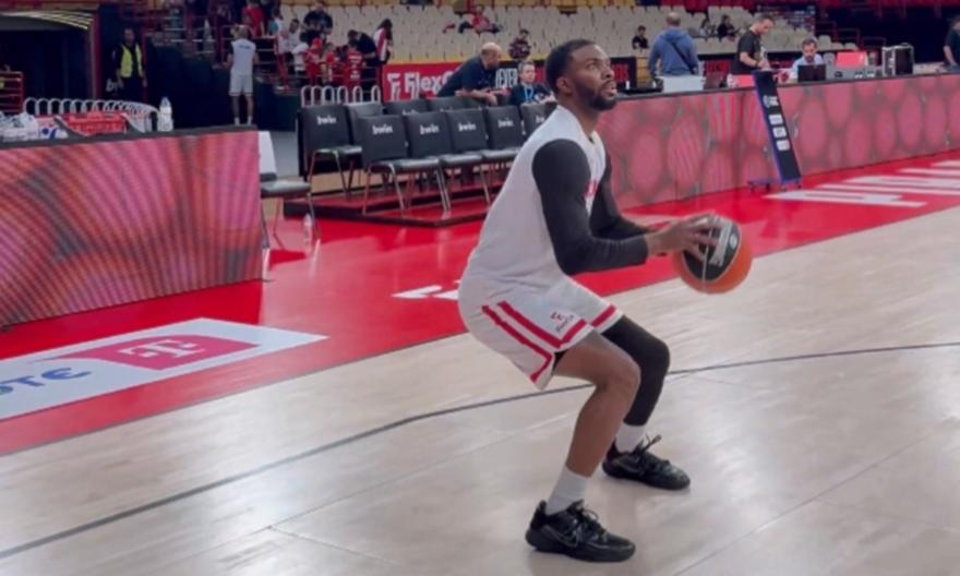 Η προθέρμανση του Έβανς πριν το τζάμπολ στο Ολυμπιακός-Καρδίτσα