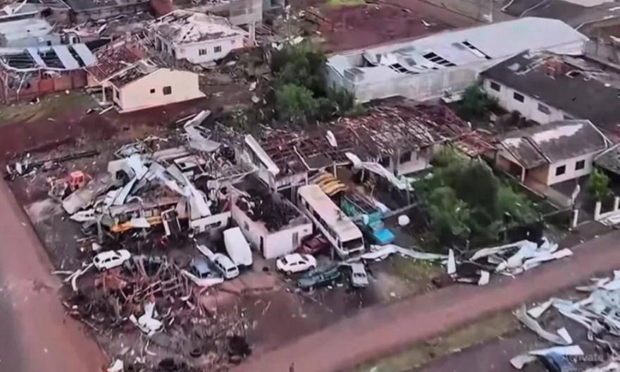 Βραζιλία: Εξι νεκροί κι 752 τραυματίες από ανεμοστρόβιλο που σάρωσε κωμόπολη