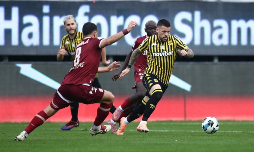 Έσπασε τα δοκάρια ο Asteras AKTOR, άντεξε ο Άρης των δέκα παικτών