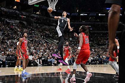 Με Φοξ και… ατσάλινο Γουεμπανιαμά, οι Σπερς λύγισαν τους Πέλικανς