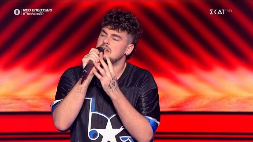The Voice: Ο 21χρονος Σπύρος που στα 16 του έριξε άκυρο στην Παπαρίζου, επέστρεψε και της είπε «ναι»