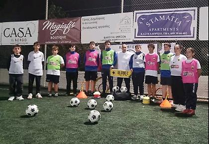 Δωρεά αθλητικού υλικού από Ηλιόπουλο και ΑΕΚ σε ομάδα του Καστελλόριζου