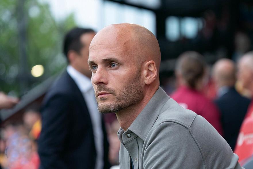 Τέλος ο Σιμόνις από τον πάγκο της Βόλφσμπουργκ