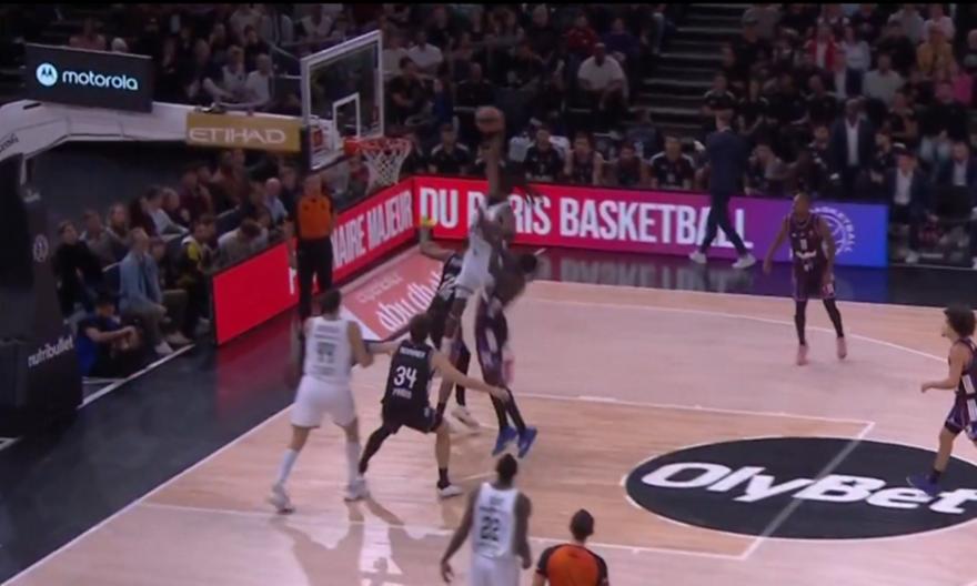 Απίθανο κάρφωμα του Φαρίντ απέναντι στον Φαγιέ!