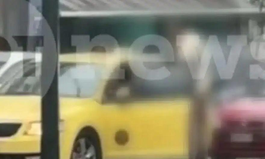 Άγριος καβγάς στο κέντρο της Αθήνας υπό καταρρακτώδη βροχή: Οδηγός ΙΧ χτύπησε ταξιτζή!