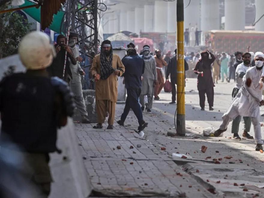 Πακιστάν: 12 νεκροί μετά από βομβιστική επίθεση αυτοκτονίας έξω από δικαστήριο