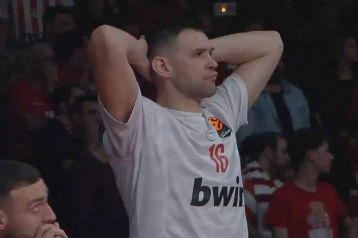 Ολυμπιακός: Τα σοκαρισμένα πρόσωπα των παικτών μετά τον τραυματισμό του Έβανς