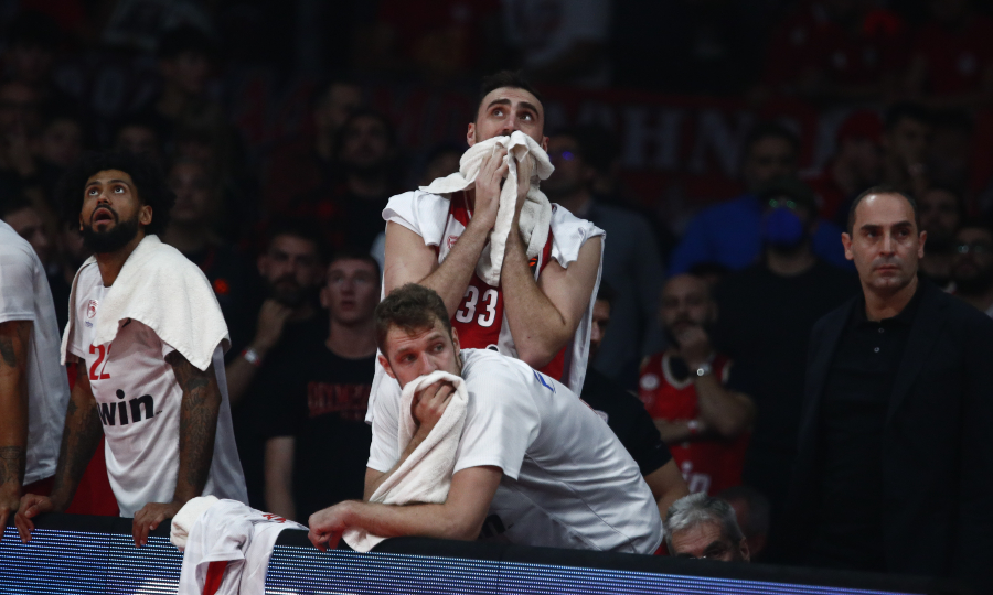 Ολυμπιακός: Η παγωμάρα για το διεστραμμένο σενάριο νίκησε τα χαμόγελα της επιβλητικής εμφά