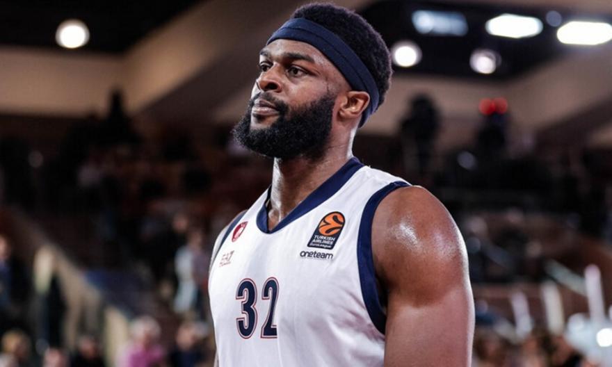 Αρμάνι Μιλάνο: Γλίστρησε στα αποδυτήρια και υπέστη διάσειση ο Νίμπο - Πολλές απουσίες για το ματς με Ολυμπιακό