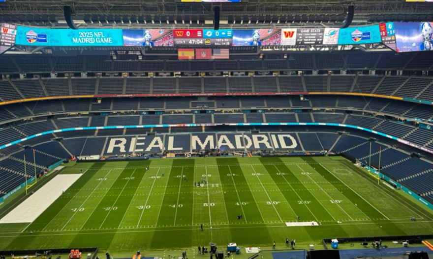 Η εντυπωσιακή μεταμόρφωση του «Μπερναμπέου» για να υποδεχθεί αγώνα του NFL! (vid)