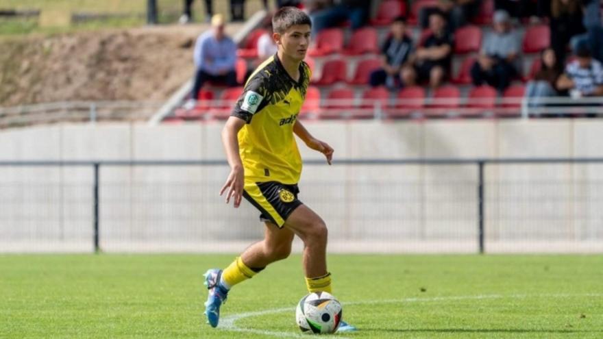 Γιώργος Ζησόπουλος: Το 15χρονο «τείχος» της Ντόρτμουντ που κοιτάζει η Εθνική