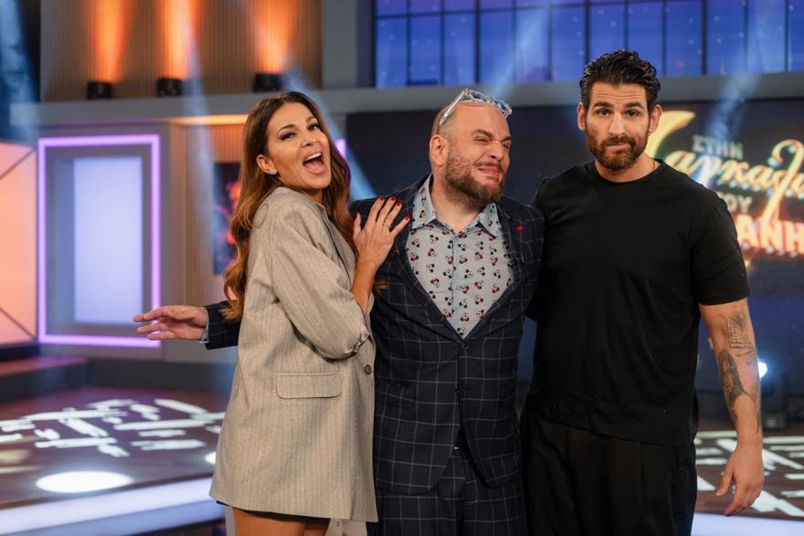 Χατζίδου - Παύλου έπεσαν στα... δίχτυα του Λαμπρόπουλου και «τσακώθηκαν» για το πώς πίνει τον καφέ της!