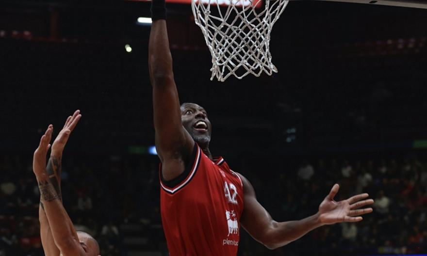 X-Factor της Αρμάνι ο Ντάνστον με 10 πόντους και season high στο ημίχρονο κόντρα στον Ολυμπιακό