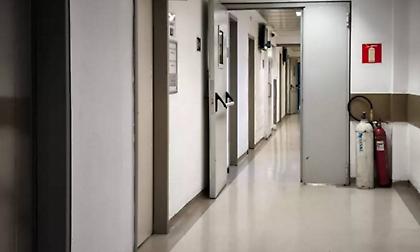 Μάχη για τη ζωή του συνεχίζει να δίνει ο 22χρονος που κατάπιε αμάσητο μπέργκερ