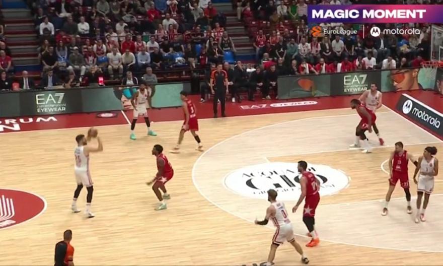 Άνιωθος Πίτερς, έβαλε τρίποντο από το logo σαν να μη... συμβαίνει τίποτα!