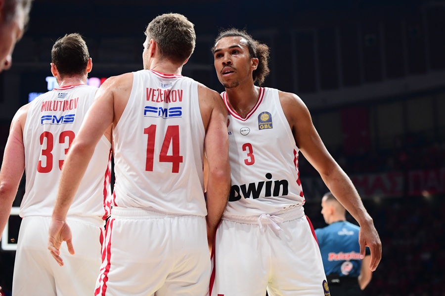 Ολυμπιακός: Γιατί ο Βεζένκοφ δεν είναι ασταμάτητος όπως πέρσι