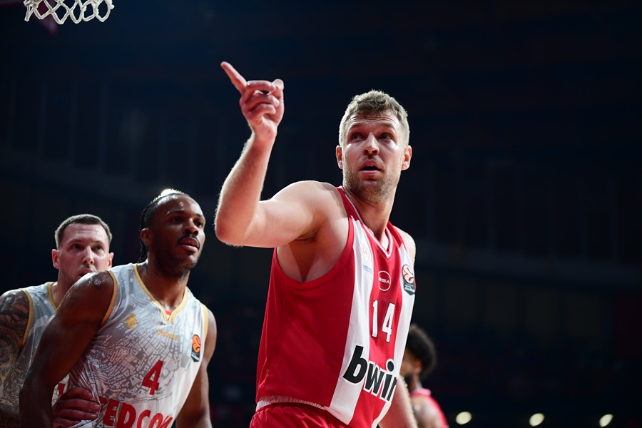 Ολυμπιακός: Γιατί ο Βεζένκοφ δεν είναι ασταμάτητος όπως πέρσι