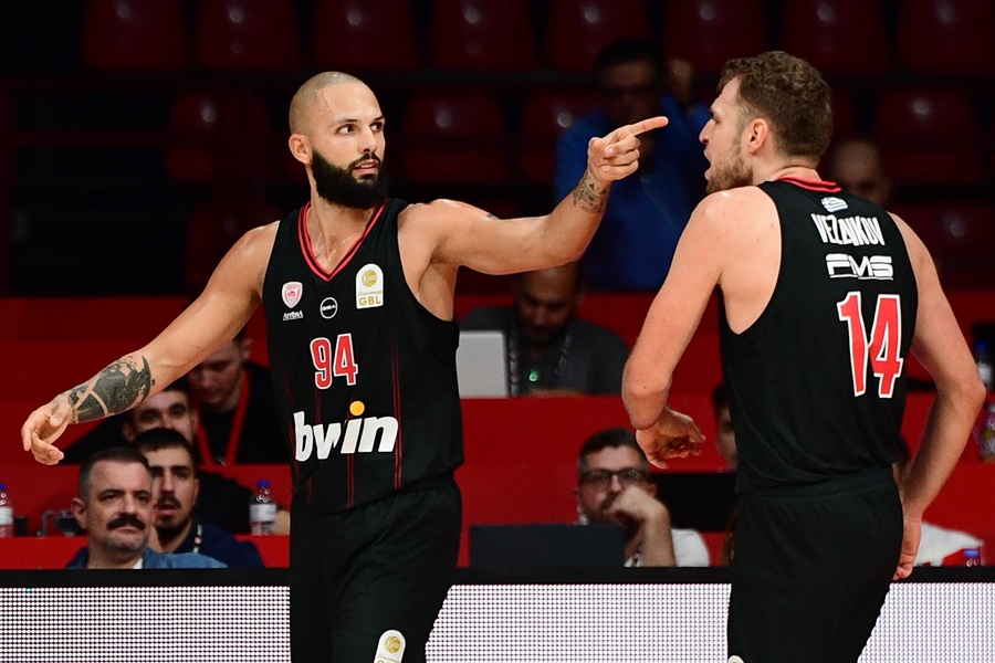 Ολυμπιακός: Γιατί ο Βεζένκοφ δεν είναι ασταμάτητος όπως πέρσι