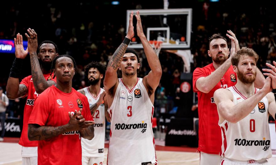 Το μήνυμα για Έβανς και η «ερυθρόλευκη» κερκίδα στο Μιλάνο: Η παρακάμερα του Ολυμπιακού από το ματς με την Αρμάνι