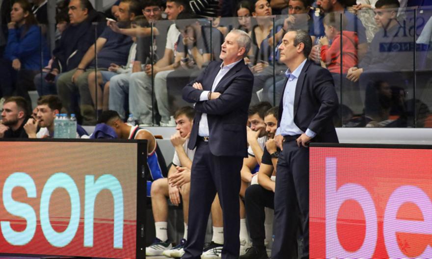 Έφυγε εκνευρισμένος για τα αποδυτήρια χωρίς να κάνει δηλώσεις μετά τη νέα ήττα του Πανιωνίου ο Ζούρος