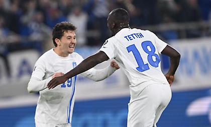 Ο Τεττέη οργώνει το γήπεδο και ο Καρέτσας καρφώνει τη Σκωτία για το 2-0