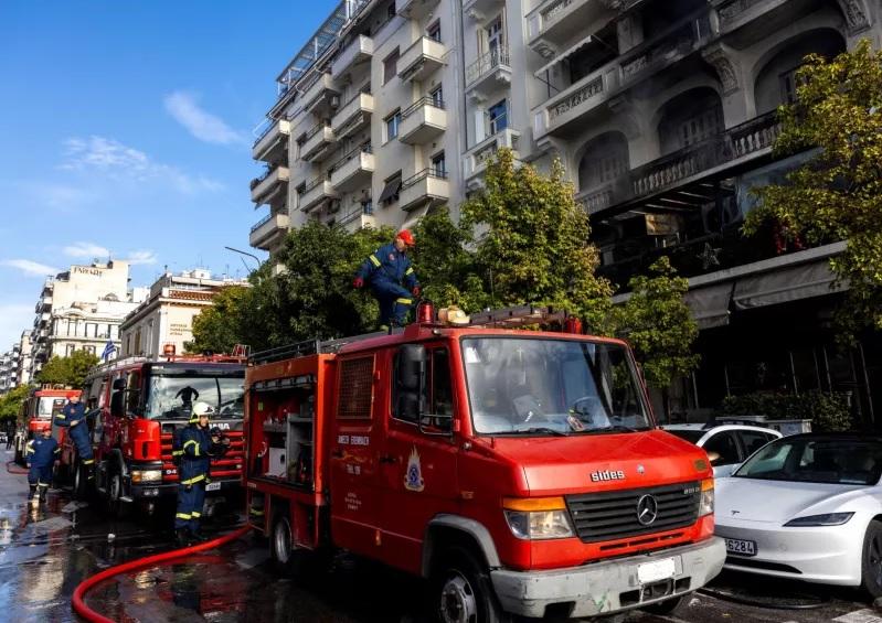 Θεσσαλονίκη: Πυρκαγιά σε διαμέρισμα - Δύο άτομα στο νοσοκομείο
