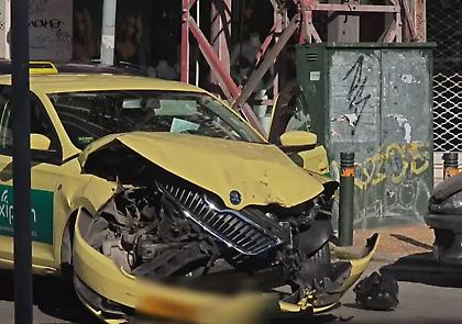 Τροχαίο με μετωπική σύγκρουση ανάμεσα σε βαν και ταξί στην Ευελπίδων