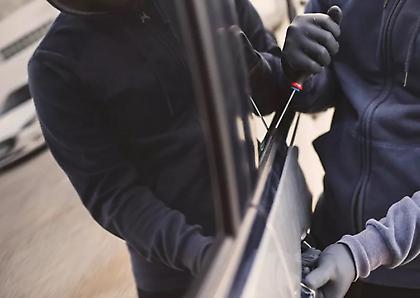 Σπείρα είχε γίνει εφιάλτης για οδηγούς στη Γλυφάδα: Εξιχνιάστηκαν 24 «χτυπήματα» - Πώς δρούσαν