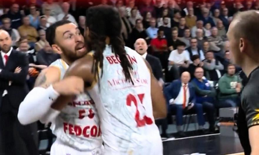 Μάικ Τζέιμς: Αποβλήθηκε, πήγε να ορμήσει στον διαιτητή και τον έκραξε στα social media