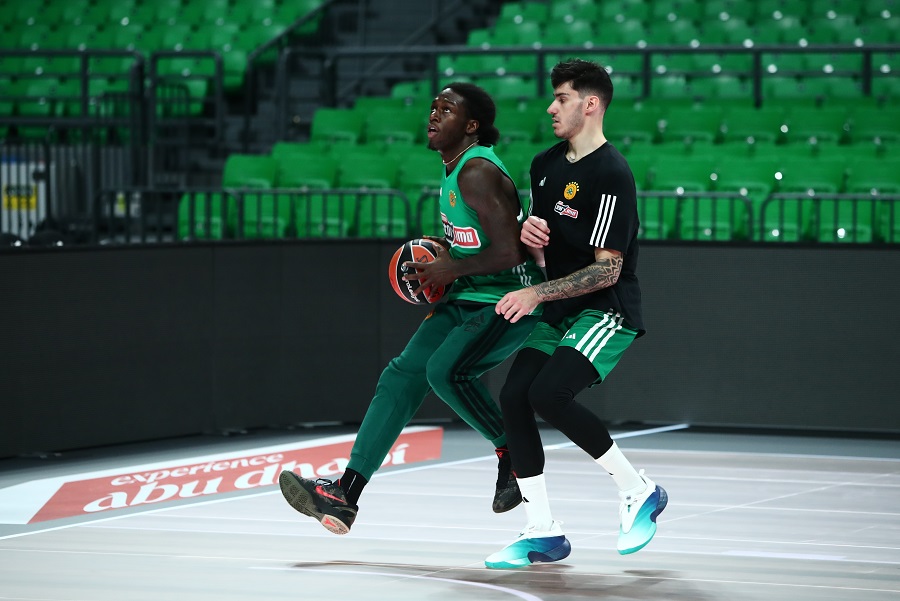 Παναθηναϊκός: Νέο λουκ ο Ναν-Με άφρο μαλλί και κοτσιδάκι στην προπόνηση